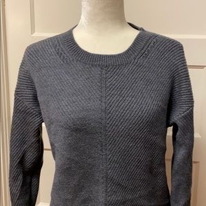 Aritzia Wilfred free gray sweater size Small